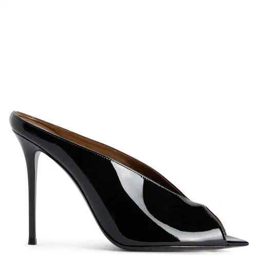 Giuseppe Zanotti, Intriigo Cluedo 105