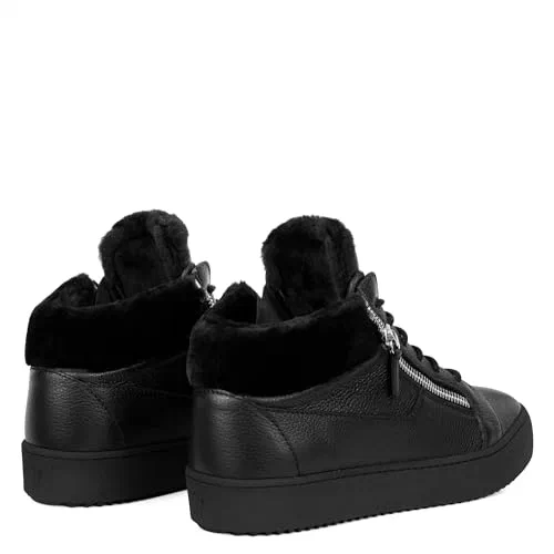 Giuseppe Zanotti, Kriss Winter — view 3