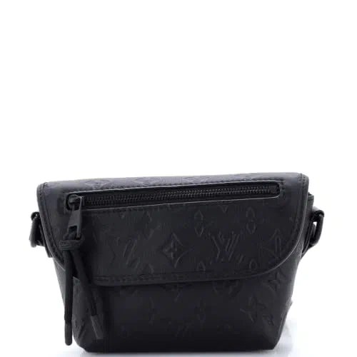 Louis Vuitton, Pre-Loved Pulse Wearable Wallet